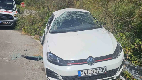 Taklalar atan otomobil uçuruma yuvarlanmaktan son anda kurtuldu: 5 yaralı