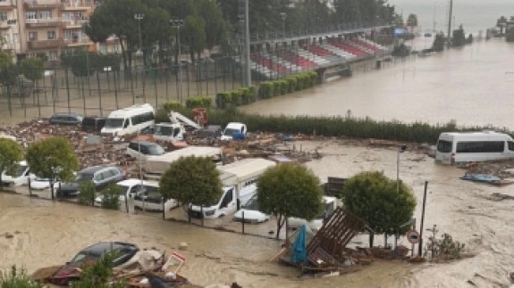 AFET BÖLGESİNE PERSONEL VE ARAÇ DESTEĞİ