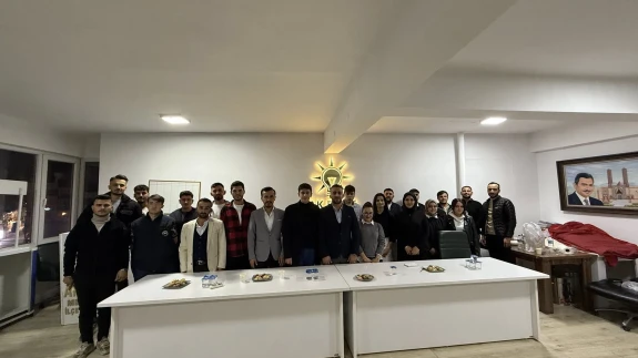 AK Gençlik Toplantıda Buluştu