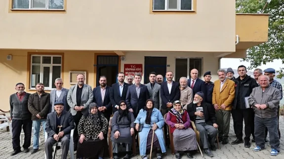 Vali Önder Bakan, Taşova Gökpınar Köyü’nde Vatandaşlarla Buluştu