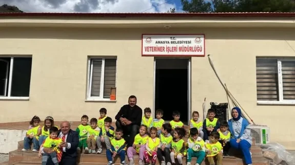 Amasya’da Minikler Hayvan Sevgisini Doyasıya Yaşadı