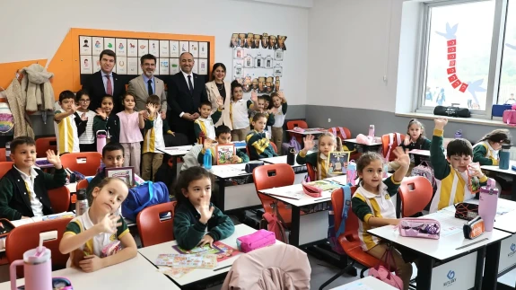 Amasya Valisi Önder Bakan, Kutlubeyli Miniklerle Buluştu