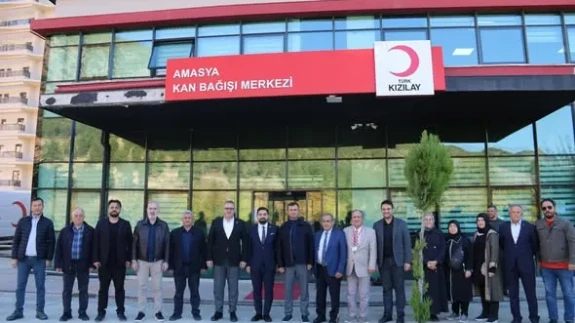AK Parti Heyeti Kızılay’da: Çilez Bağış Yaptı