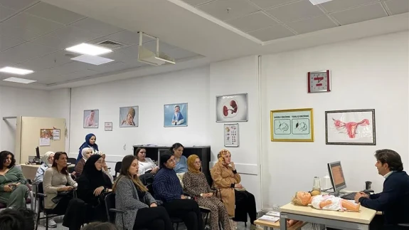 Gebe Okulu’nda Anne Adaylarına Eğitim