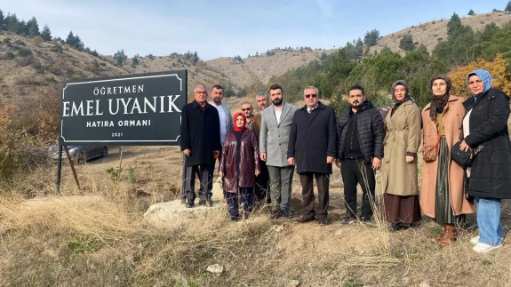 Emel Öğretmen İçin Fidanlar Toprakla Buluştu