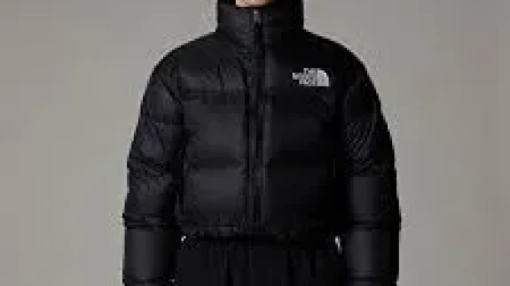 Kışın Vazgeçilmezi: Kadın Şişme Mont Modasında Yeni Sezon Trendleri