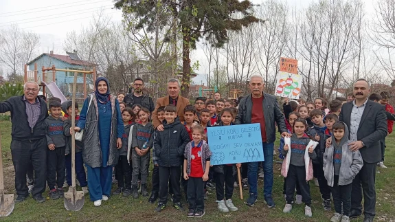 Şeker İlkokulu’ndan Doğaya Nefes: Öğrenciler Fidan Dikti