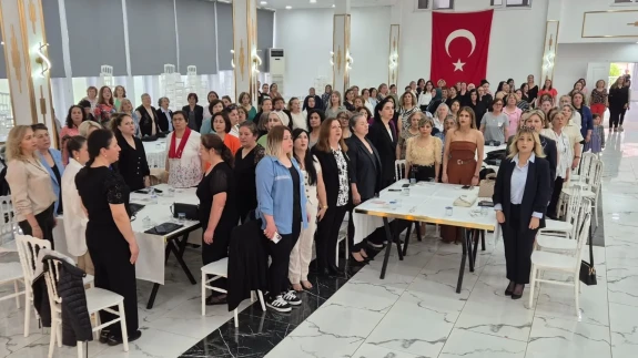 CHP Merzifon Kadın Kolları’ndan Anlamlı Anneler Günü Etkinliği