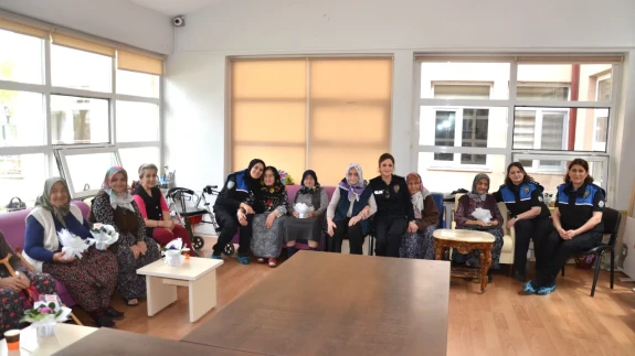 Merzifon’da Emniyetten Anlamlı Anneler Günü Kutlaması!