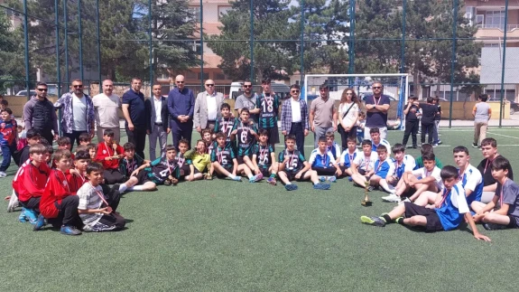 Gümüşhacıköy’de Final Nefes Kesti: Şampiyon Ülkü Ortaokulu!