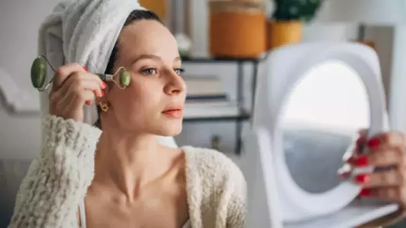 Kadınların Güzellik Sırrı Ortaya Çıktı! 13 Yaşında Öğrenmeye Başlıyorlar, Güneş En Büyük Etken