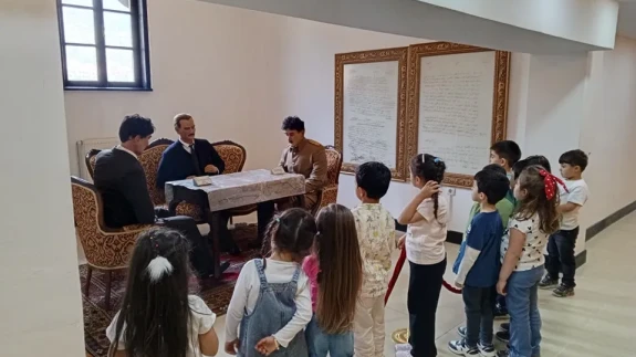 Amasya’da Miniklerden Annelerine Kültürle Dolu Hediyeler