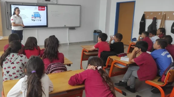 Suluova’da “Yaşama Yol Ver” Etkinliğiyle Miniklere 112 Bilinci Aşılandı