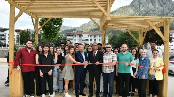 Amasya Üniversitesi’nden Kente Estetik ve İşlevsel Bir Dokunuş: Türkiye’nin Üçüncü Yaya Durağı Hayata Geçirildi
