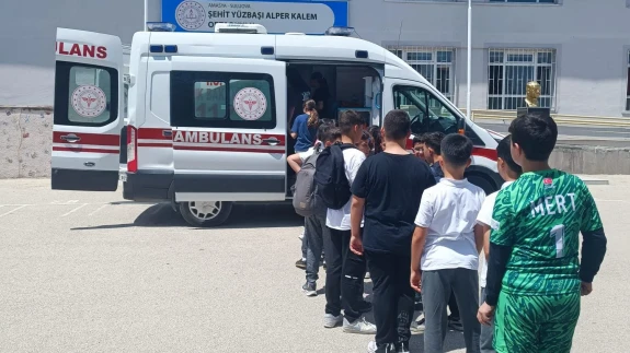 Suluova’da “Yaşama Yol Ver” Eğitimi: Ortaokul Öğrencileri 112’nin Hayati Önemini Öğrendi