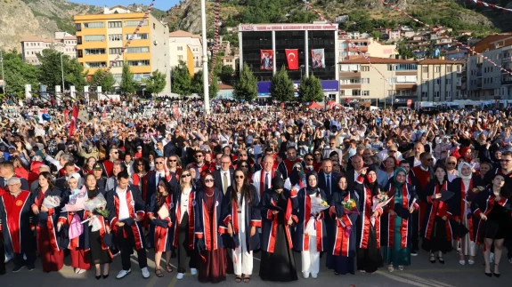 Amasya Üniversitesi’nde Coşkulu Mezuniyet Töreni: 4.506 Öğrenci Geleceğe Uğurlandı