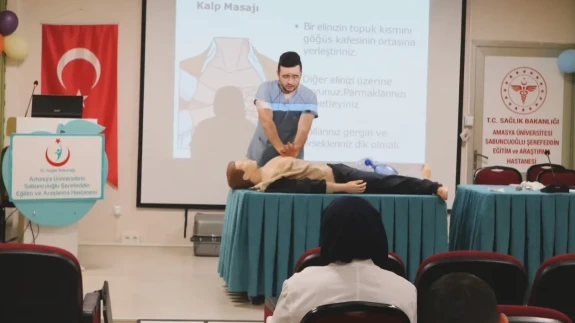 Amasya Üniversitesi Hastanesi’nde Tüm Sağlık Personeline CPR Eğitimi Verildi