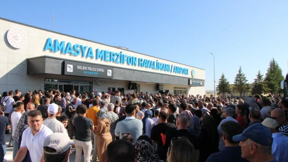 Amasyalı Hacılar Çiçeklerle ve Dualarla Karşılandı