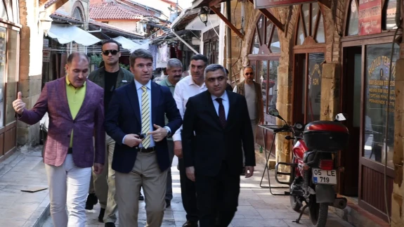 Vali Bakan’dan Merzifon’da Tarihe ve Esnafa Yakın Ziyaret