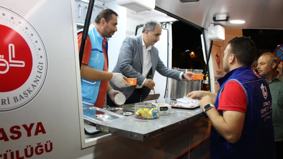 15 Temmuz’da Gönüller Isındı: TDV Amasya Şubesi’nden Vatandaşlara İkram