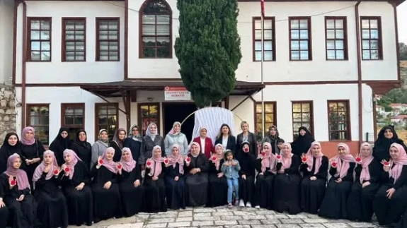 Amasya’da Hafız Kız Öğrenciler İçin Duygusal Mezuniyet Töreni Düzenlendi