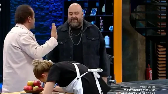 MasterChef'te Amasya Rüzgarı: Şef Adayları Misket Elmasıyla Yarıştı, Amasya'ya Övgüler Yağdı!