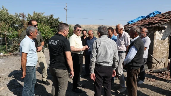 Vali Bakan, Yangın Mağduru Aileyi Yalnız Bırakmadı!