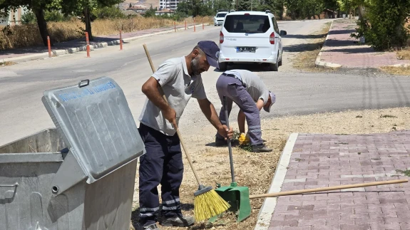 Suluova Belediyesi’nden Site Bulvarı’nda Yabani Ot Temizliği Hamlesi