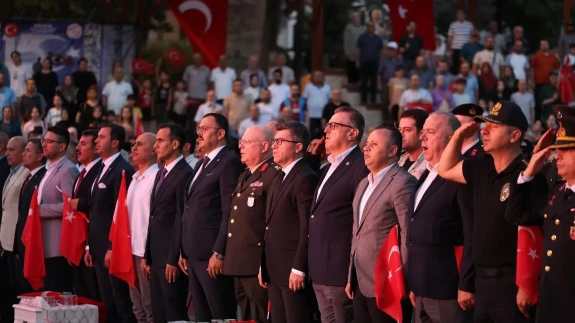 Amasya’da 15 Temmuz’un 9. Yılında Demokrasi Nöbeti: Binler, Yavuz Selim Meydanı’nda Tek Yürek Oldu