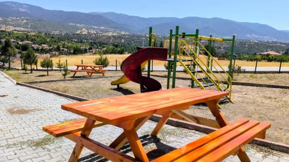 Hamamözü Belediyesi, Park ve Piknik Alanlarını Yenilemeye Devam Ediyor