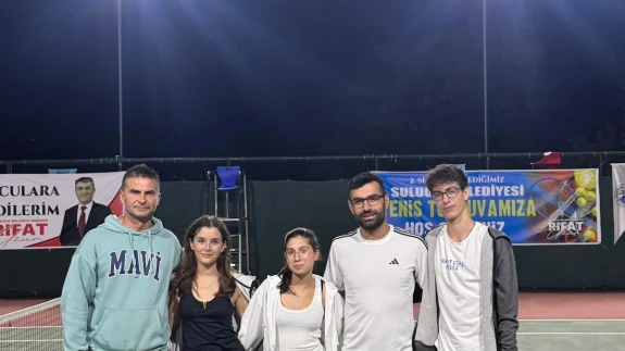 Suluova’da Tenis Turnuvası Heyecanı: Dostluk ve Rekabet Bir Arada