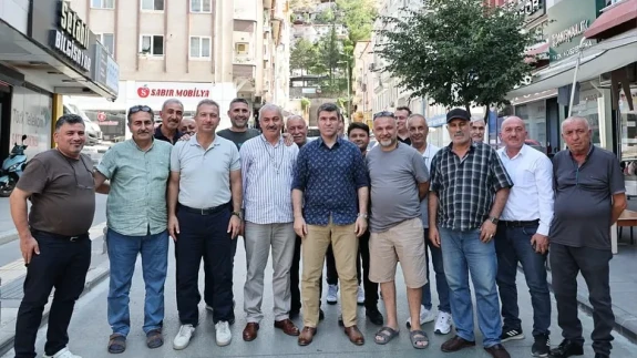 Amasya Valisi Önder Bakan Yüzevler Mahallesi’nde Esnaf ve Vatandaşlarla Buluştu