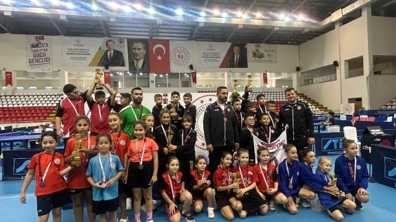 Amasya’da Minikler Masa Tenisi Heyecanı: Kutlubey Okulları Türkiye Finallerinde