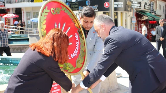 CHP, 102. Yıl Dönümünde Çelenk Sunumu Gerçekleştirdi