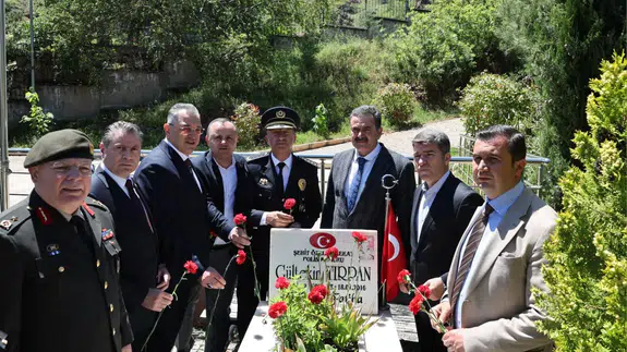 Amasya Şehitliği’nde Duygu Dolu Bayram