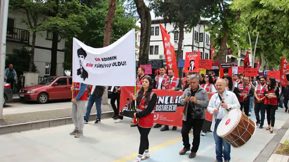 CHP Gençliği Sloganlar Eşliğinde Yürüdü