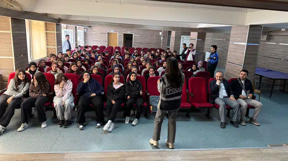 Amasya Polisi Okullarda Alarmda