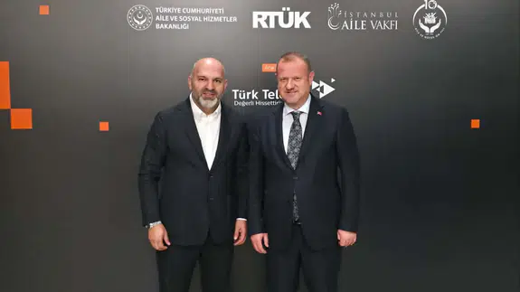 Davulcu’dan Dijital Dünya Eleştirisi: “İrade Elimizden Kayıyor”