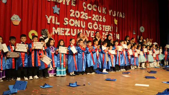 Miniklerden Muhteşem Mezuniyet Gösterisi!