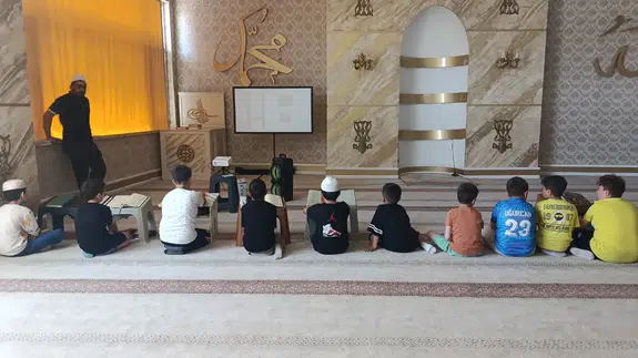 Merzifon’da Örnek Din Görevlisi! Gençleri Camide Buluşturdu