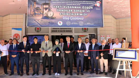 Amasya’da “Vakti Kuşanmak” Sergisi Açıldı