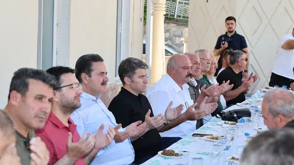 Amasya Valisi Köy Sofralarında Vatandaşla Buluştu