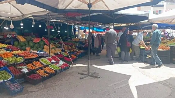 Merzifon Halk Pazarında Fiyatlar Düşüyor! Vatandaş Memnun