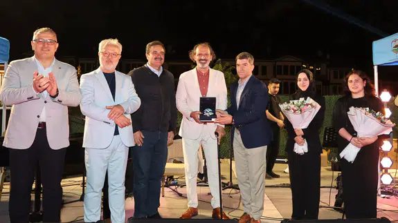 Amasya Gecesinde Unutulmaz Anlar! Vatandaşlar Şarkılara Eşlik Etti