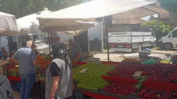 Pazarda Hareketlilik Başladı! Yerli Ürünler Tezgâhlarda Yerini Aldı