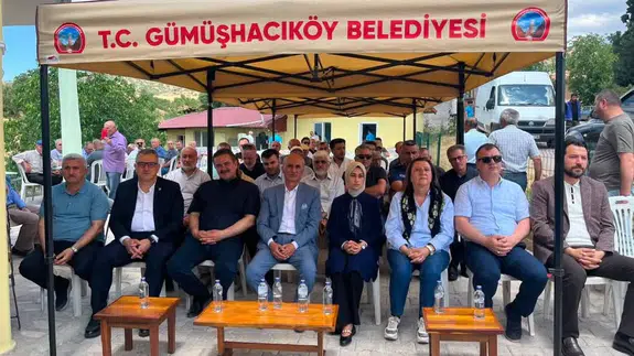Gümüşhacıköy Ayvalı Kışlası Camii İbadete Açıldı