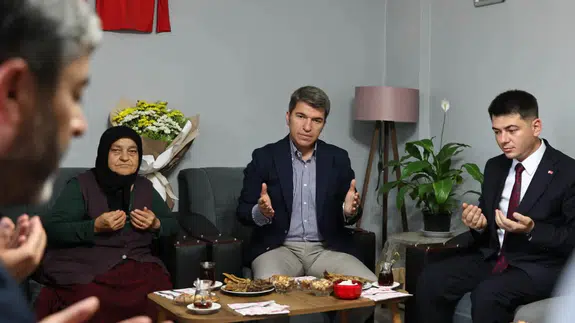 Vali Bakan Şehit Ailesinin Kapısını Çaldı
