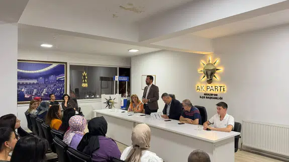 AK Parti Merzifon’da Bir Araya Geldi: “Gece Gündüz Çalışmaya Devam Edeceğiz”