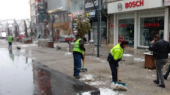 Merzifon Belediye Ekipleri Kar ve Buzla Mücadelede Alarmda