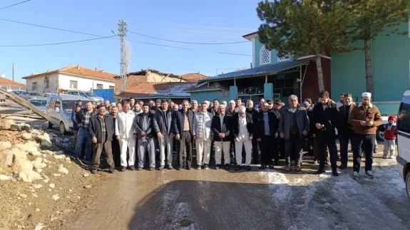 KÖYLÜLER TOPLU HALDE UMREYE GİTTİ